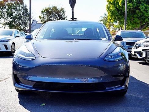 Used 2023 Tesla Model 3 Standard Range image 5