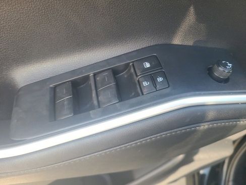 Used 2024 Toyota Highlander LE image 18