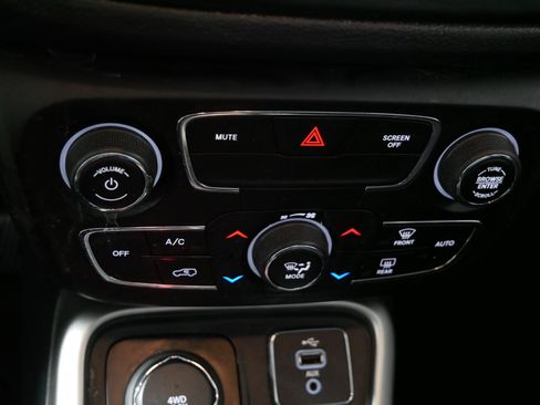 Used 2018 Jeep Compass Latitude w/ Popular Equipment Group image 23