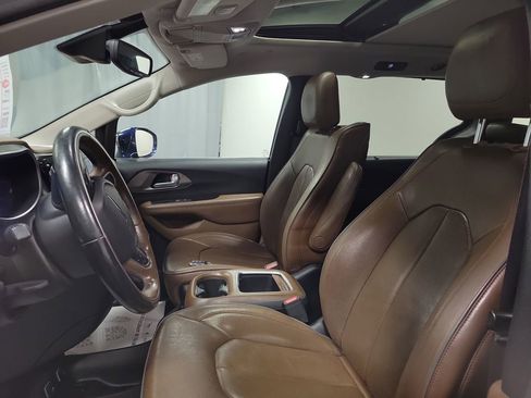 Used 2018 Chrysler Pacifica Limited w/ Tire & Wheel Group image 13