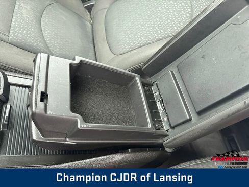 Used 2015 GMC Acadia SLE image 30