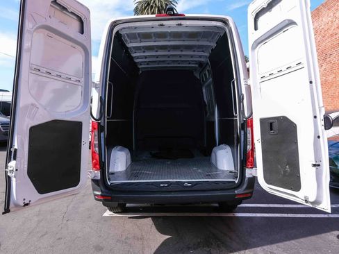 Used 2024 Mercedes-Benz Sprinter 2500 image 23