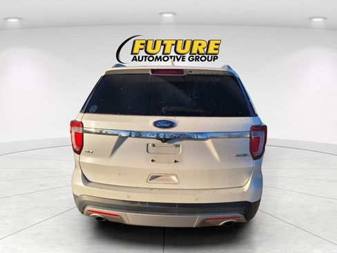 Used 2016 Ford Explorer XLT w/ Equipment Group 202A image 4