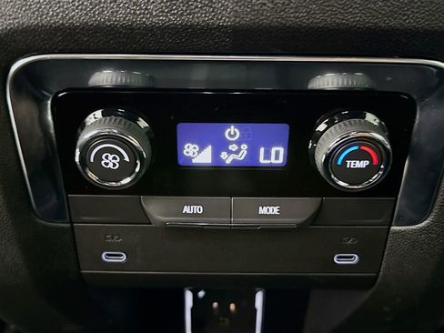 Used 2025 Chevrolet Suburban LT AWD/4WD image 24
