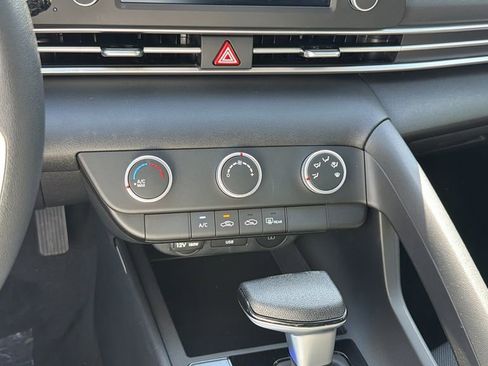 New 2026 Hyundai Elantra SE image 25