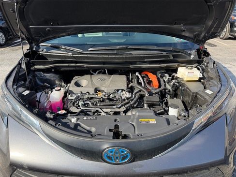 Used 2025 Toyota Sienna XLE w/ XLE Plus Package image 30
