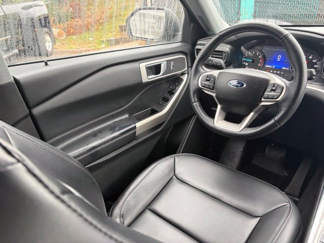 Used 2023 Ford Explorer XLT w/ Equipment Group 202A AWD/4WD image 34