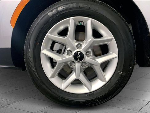 Used 2025 Kia Soul LX image 9