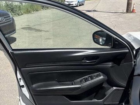 Used 2024 Nissan Altima 2.5 S FWD image 17