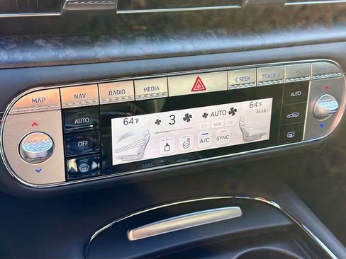 Used 2025 Genesis G90 3.5T image 35