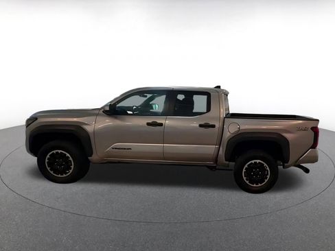 Used 2025 Toyota Tacoma TRD Off-Road AWD/4WD image 7