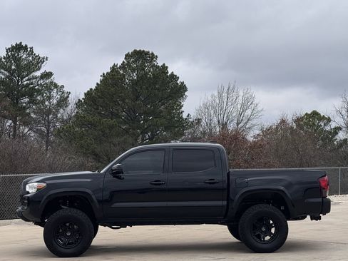 Used 2020 Toyota Tacoma SR5 image 3