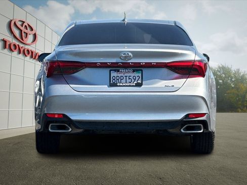 Used 2021 Toyota Avalon XLE FWD image 4