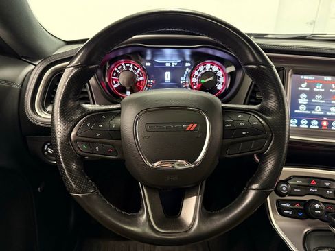 Used 2022 Dodge Challenger SXT w/ Plus Package image 33