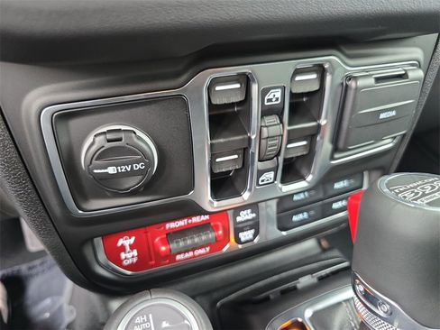 New 2025 Jeep Wrangler Unlimited Rubicon 392 image 28