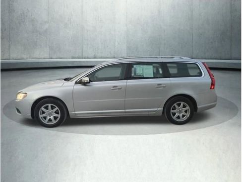 Used 2010 Volvo V70 image 2