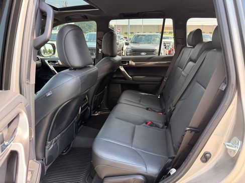 Used 2023 Lexus GX 460 Luxury w/ Accessory Package AWD/4WD image 10