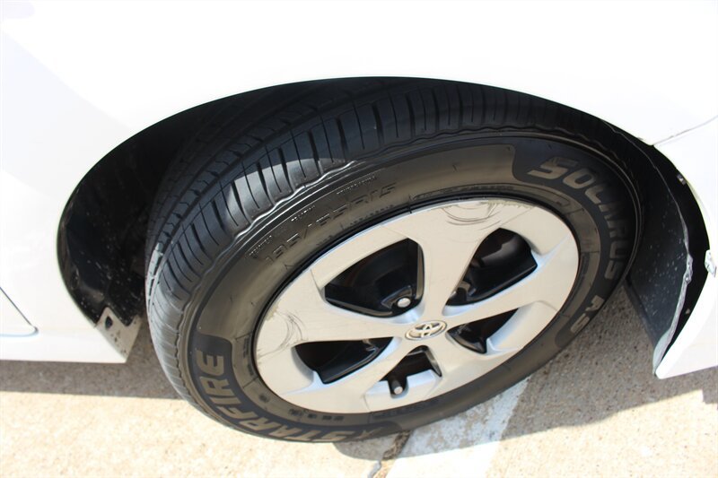 Used 2015 Toyota Prius Three FWD image 29