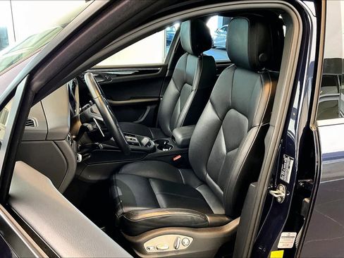 Used 2023 Porsche Macan image 8