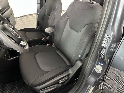 Used 2023 Jeep Renegade Latitude image 21