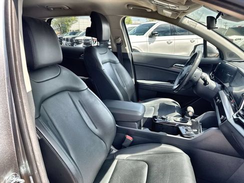 Used 2024 Kia Sportage EX FWD image 31