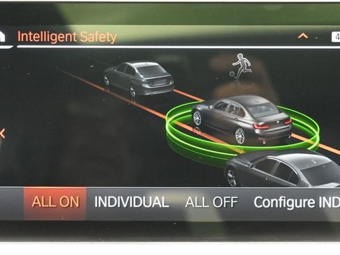 Used 2022 BMW 330i xDrive 330i xDrive w/ Driving Assistance Package image 16