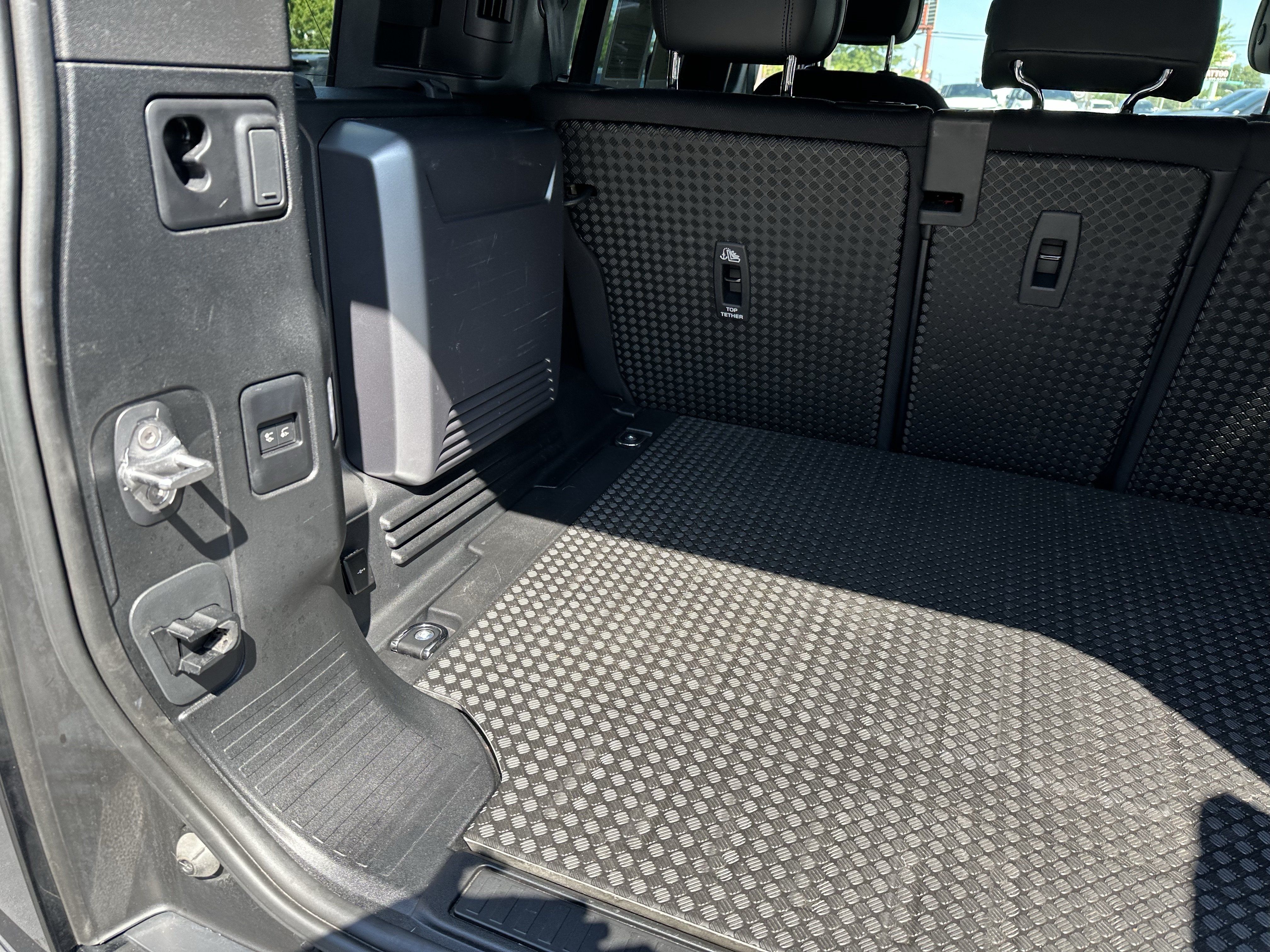 Certified 2026 Land Rover Defender 110 V8 AWD/4WD image 35