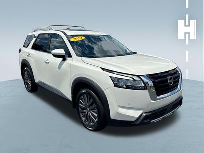 Used 2024 Nissan Pathfinder SL w/ SL Premium Package