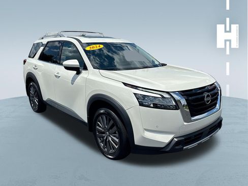 Used 2024 Nissan Pathfinder SL w/ SL Premium Package FWD image 1