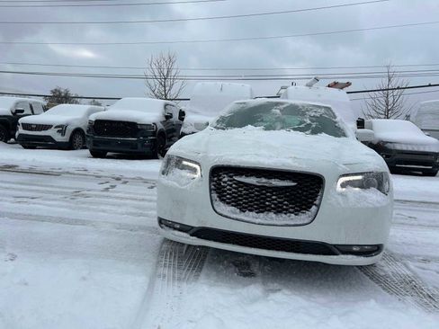 Certified 2017 Chrysler 300 S image 9