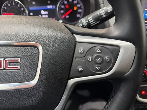 Used 2024 GMC Terrain SLT image 20
