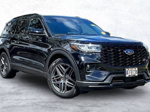 Certified 2025 Ford Explorer ST AWD/4WD image 11
