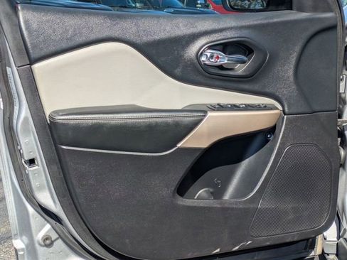 Used 2017 Jeep Cherokee Latitude w/ Safety/Convenience Group image 12