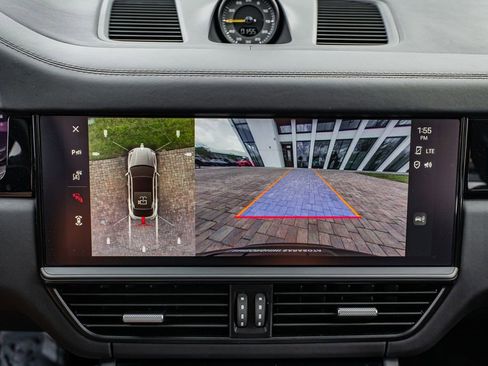 Used 2023 Porsche Cayenne Turbo GT image 28