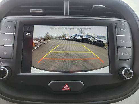 Used 2025 Kia Soul LX w/ LX Technology Package image 2