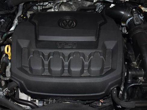 Used 2024 Volkswagen Tiguan SE image 8