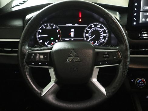 Used 2025 Mitsubishi Outlander ES image 17