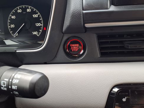 Used 2023 Honda Pilot Touring image 11