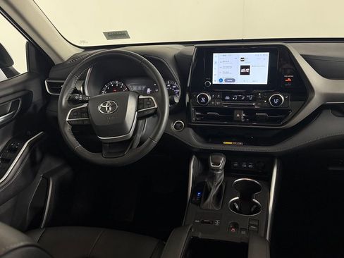 Used 2025 Toyota Highlander XLE FWD image 15