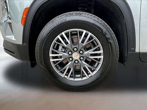 Used 2025 Chevrolet Traverse LT AWD/4WD image 32