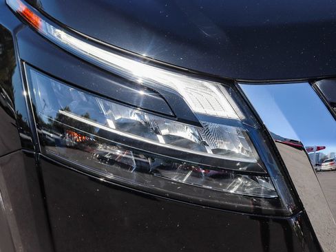 Used 2025 Nissan Pathfinder S FWD image 12