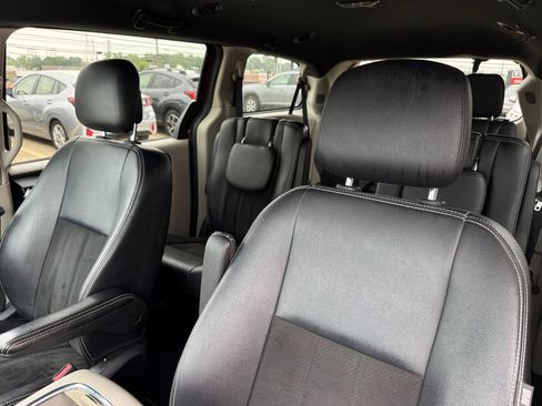 Used 2019 Dodge Grand Caravan SXT FWD image 17