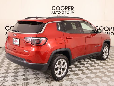 Used 2025 Jeep Compass Latitude w/ Sun & Sound Group AWD/4WD image 21