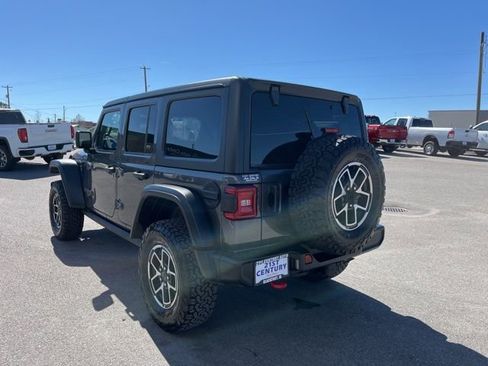 Used 2025 Jeep Wrangler Unlimited Rubicon AWD/4WD image 8