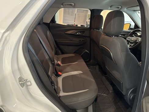 Used 2024 Chevrolet TrailBlazer LT w/ LT Cold Weather Package FWD image 16
