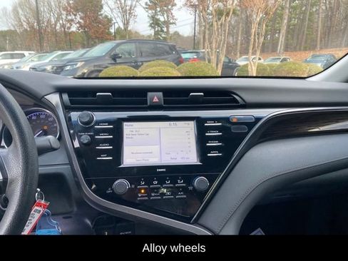 Used 2020 Toyota Camry LE image 10