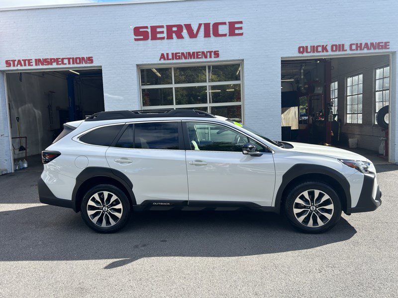 Used 2025 Subaru Outback Limited AWD/4WD image 8