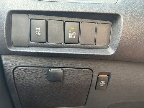 Used 2017 Toyota Sienna SE Premium w/ Protection Package image 19