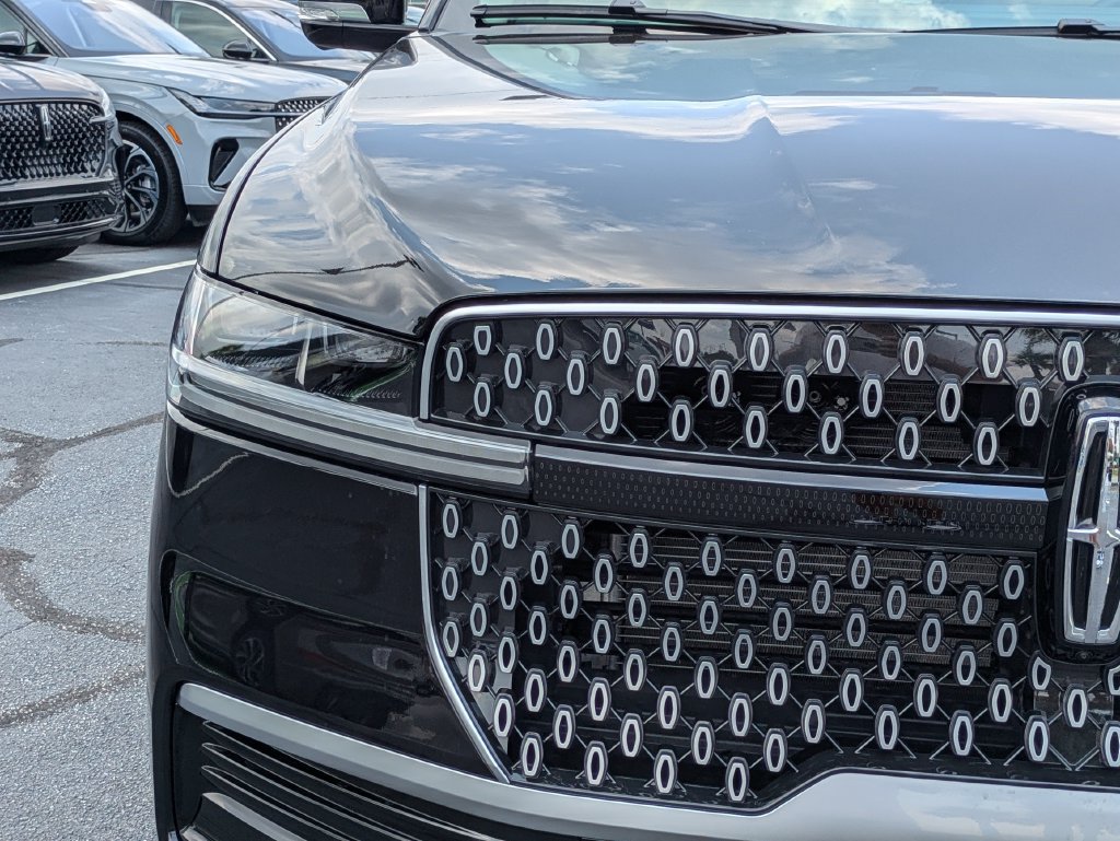 New 2027 Lincoln Navigator Reserve AWD/4WD image 10