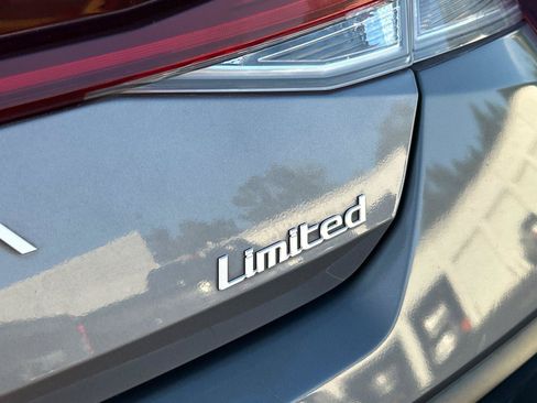 Used 2024 Hyundai Elantra Limited FWD image 5